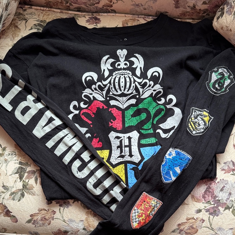 Warner Bros. Black Hogwarts Crest Long Sleeve Shirt